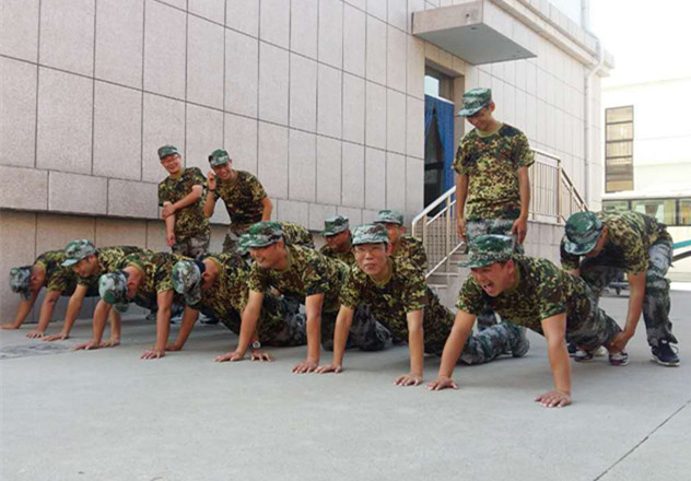 軍訓俯臥撐