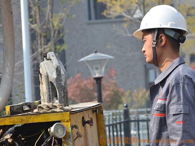 青島長水山莊別墅小區地源熱泵項目施工鉆井現場圖片展示———鉆機操作指示圖